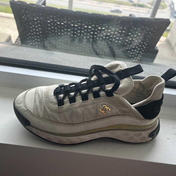 Chanel shoes - Picture 3 of 3